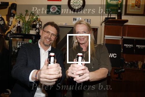 Amsterdam 20 april 2023
Presentatie  van blad de Linda in een cafe in het centrum van Amsterdam waar een bier gepresenteerd wordt. Het bier is in samenwerking met Grolsch. Karin Swerink