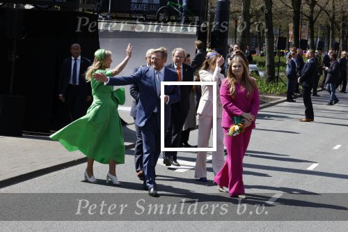 Rotterdam 27 april 2023
Koningsdag 2023 in Rotterdam met aanwezig Koning Willem Alexander, KoninginMaxima ,Prinses Amalia, Prinses Ariane ,Prins Constantijn ,Prinses Laurentien ,Prins Maurits ,Prinses Marilene ,Prins Bernhard ,Prinses Annette ,Prins Floris ,Prinses Aimee ,Prins Pieter Christiaan, en Prinses Anita .
Burgemeester Aboutaleb is de gastheer.