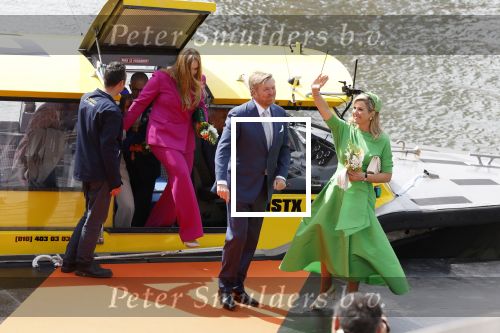 Rotterdam 27 april 2023
Koningsdag 2023 in Rotterdam met aanwezig Koning Willem Alexander, KoninginMaxima ,Prinses Amalia, Prinses Ariane ,Prins Constantijn ,Prinses Laurentien ,Prins Maurits ,Prinses Marilene ,Prins Bernhard ,Prinses Annette ,Prins Floris ,Prinses Aimee ,Prins Pieter Christiaan, en Prinses Anita .
Burgemeester Aboutaleb is de gastheer.