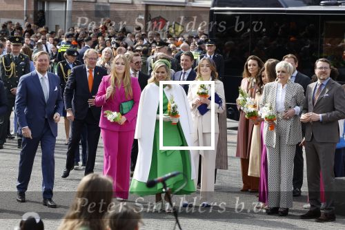 Rotterdam 27 april 2023
Koningsdag 2023 in Rotterdam met aanwezig Koning Willem Alexander, KoninginMaxima ,Prinses Amalia, Prinses Ariane ,Prins Constantijn ,Prinses Laurentien ,Prins Maurits ,Prinses Marilene ,Prins Bernhard ,Prinses Annette ,Prins Floris ,Prinses Aimee ,Prins Pieter Christiaan, en Prinses Anita .
Burgemeester Aboutaleb is de gastheer.