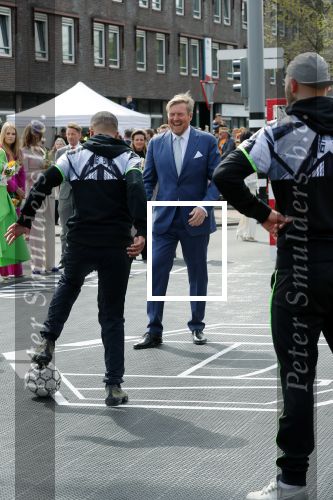 Rotterdam 27 april 2023
Koningsdag 2023 in Rotterdam met aanwezig Koning Willem Alexander, KoninginMaxima ,Prinses Amalia, Prinses Ariane ,Prins Constantijn ,Prinses Laurentien ,Prins Maurits ,Prinses Marilene ,Prins Bernhard ,Prinses Annette ,Prins Floris ,Prinses Aimee ,Prins Pieter Christiaan, en Prinses Anita .
Burgemeester Aboutaleb is de gastheer.  De Royals gaan voetballen bij Touzani