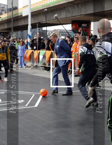 Rotterdam 27 april 2023
Koningsdag 2023 in Rotterdam met aanwezig Koning Willem Alexander, KoninginMaxima ,Prinses Amalia, Prinses Ariane ,Prins Constantijn ,Prinses Laurentien ,Prins Maurits ,Prinses Marilene ,Prins Bernhard ,Prinses Annette ,Prins Floris ,Prinses Aimee ,Prins Pieter Christiaan, en Prinses Anita .
Burgemeester Aboutaleb is de gastheer.  De Royals gaan voetballen bij Touzani