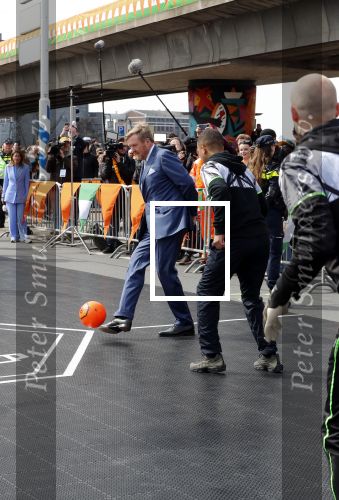 Rotterdam 27 april 2023
Koningsdag 2023 in Rotterdam met aanwezig Koning Willem Alexander, KoninginMaxima ,Prinses Amalia, Prinses Ariane ,Prins Constantijn ,Prinses Laurentien ,Prins Maurits ,Prinses Marilene ,Prins Bernhard ,Prinses Annette ,Prins Floris ,Prinses Aimee ,Prins Pieter Christiaan, en Prinses Anita .
Burgemeester Aboutaleb is de gastheer.  De Royals gaan voetballen bij Touzani