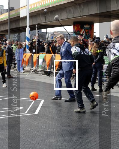 Rotterdam 27 april 2023
Koningsdag 2023 in Rotterdam met aanwezig Koning Willem Alexander, KoninginMaxima ,Prinses Amalia, Prinses Ariane ,Prins Constantijn ,Prinses Laurentien ,Prins Maurits ,Prinses Marilene ,Prins Bernhard ,Prinses Annette ,Prins Floris ,Prinses Aimee ,Prins Pieter Christiaan, en Prinses Anita .
Burgemeester Aboutaleb is de gastheer.  De Royals gaan voetballen bij Touzani