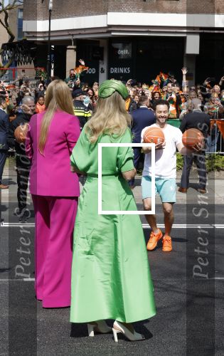 Rotterdam 27 april 2023
Koningsdag 2023 in Rotterdam met aanwezig Koning Willem Alexander, KoninginMaxima ,Prinses Amalia, Prinses Ariane ,Prins Constantijn ,Prinses Laurentien ,Prins Maurits ,Prinses Marilene ,Prins Bernhard ,Prinses Annette ,Prins Floris ,Prinses Aimee ,Prins Pieter Christiaan, en Prinses Anita .
Burgemeester Aboutaleb is de gastheer.