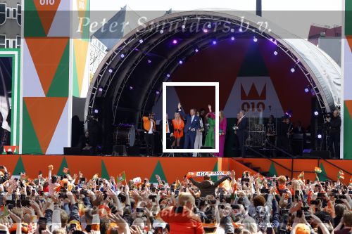 Rotterdam 27 april 2023
Koningsdag 2023 in Rotterdam met aanwezig Koning Willem Alexander, KoninginMaxima ,Prinses Amalia, Prinses Ariane ,Prins Constantijn ,Prinses Laurentien ,Prins Maurits ,Prinses Marilene ,Prins Bernhard ,Prinses Annette ,Prins Floris ,Prinses Aimee ,Prins Pieter Christiaan, en Prinses Anita .
Burgemeester Aboutaleb is de gastheer. Optreden van Lee Towers Davina Michelle en Ronnie Flex.