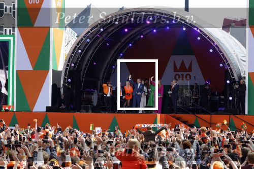 Rotterdam 27 april 2023
Koningsdag 2023 in Rotterdam met aanwezig Koning Willem Alexander, KoninginMaxima ,Prinses Amalia, Prinses Ariane ,Prins Constantijn ,Prinses Laurentien ,Prins Maurits ,Prinses Marilene ,Prins Bernhard ,Prinses Annette ,Prins Floris ,Prinses Aimee ,Prins Pieter Christiaan, en Prinses Anita .
Burgemeester Aboutaleb is de gastheer. Optreden van Lee Towers Davina Michelle en Ronnie Flex.