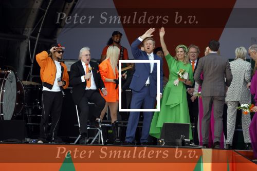 Rotterdam 27 april 2023
Koningsdag 2023 in Rotterdam met aanwezig Koning Willem Alexander, KoninginMaxima ,Prinses Amalia, Prinses Ariane ,Prins Constantijn ,Prinses Laurentien ,Prins Maurits ,Prinses Marilene ,Prins Bernhard ,Prinses Annette ,Prins Floris ,Prinses Aimee ,Prins Pieter Christiaan, en Prinses Anita .
Burgemeester Aboutaleb is de gastheer. Optreden van Lee Towers Davina Michelle en Ronnie Flex.