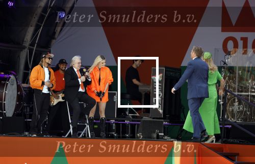 Rotterdam 27 april 2023
Koningsdag 2023 in Rotterdam met aanwezig Koning Willem Alexander, KoninginMaxima ,Prinses Amalia, Prinses Ariane ,Prins Constantijn ,Prinses Laurentien ,Prins Maurits ,Prinses Marilene ,Prins Bernhard ,Prinses Annette ,Prins Floris ,Prinses Aimee ,Prins Pieter Christiaan, en Prinses Anita .
Burgemeester Aboutaleb is de gastheer. Optreden van Lee Towers Davina Michelle en Ronnie Flex.
