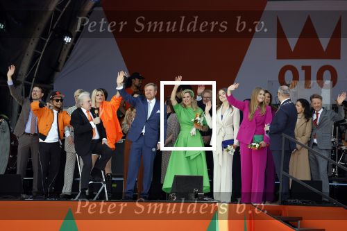 Rotterdam 27 april 2023
Koningsdag 2023 in Rotterdam met aanwezig Koning Willem Alexander, KoninginMaxima ,Prinses Amalia, Prinses Ariane ,Prins Constantijn ,Prinses Laurentien ,Prins Maurits ,Prinses Marilene ,Prins Bernhard ,Prinses Annette ,Prins Floris ,Prinses Aimee ,Prins Pieter Christiaan, en Prinses Anita .
Burgemeester Aboutaleb is de gastheer. Optreden van Lee Towers Davina Michelle en Ronnie Flex.