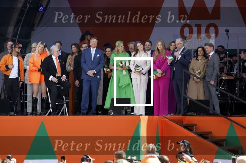 Rotterdam 27 april 2023
Koningsdag 2023 in Rotterdam met aanwezig Koning Willem Alexander, KoninginMaxima ,Prinses Amalia, Prinses Ariane ,Prins Constantijn ,Prinses Laurentien ,Prins Maurits ,Prinses Marilene ,Prins Bernhard ,Prinses Annette ,Prins Floris ,Prinses Aimee ,Prins Pieter Christiaan, en Prinses Anita .
Burgemeester Aboutaleb is de gastheer. Optreden van Lee Towers Davina Michelle en Ronnie Flex.