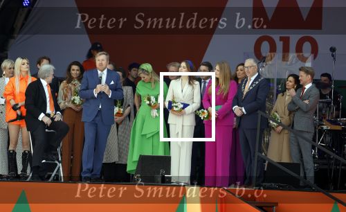 Rotterdam 27 april 2023
Koningsdag 2023 in Rotterdam met aanwezig Koning Willem Alexander, KoninginMaxima ,Prinses Amalia, Prinses Ariane ,Prins Constantijn ,Prinses Laurentien ,Prins Maurits ,Prinses Marilene ,Prins Bernhard ,Prinses Annette ,Prins Floris ,Prinses Aimee ,Prins Pieter Christiaan, en Prinses Anita .
Burgemeester Aboutaleb is de gastheer. Optreden van Lee Towers Davina Michelle en Ronnie Flex.