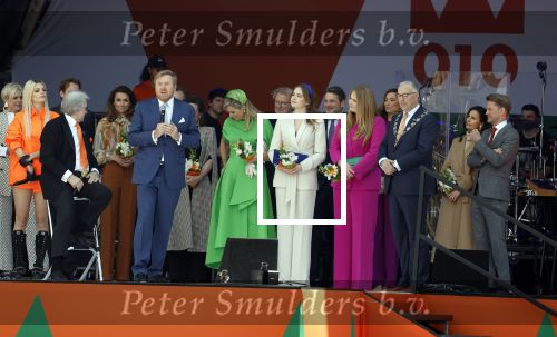 Rotterdam 27 april 2023
Koningsdag 2023 in Rotterdam met aanwezig Koning Willem Alexander, KoninginMaxima ,Prinses Amalia, Prinses Ariane ,Prins Constantijn ,Prinses Laurentien ,Prins Maurits ,Prinses Marilene ,Prins Bernhard ,Prinses Annette ,Prins Floris ,Prinses Aimee ,Prins Pieter Christiaan, en Prinses Anita .
Burgemeester Aboutaleb is de gastheer. Optreden van Lee Towers Davina Michelle en Ronnie Flex.