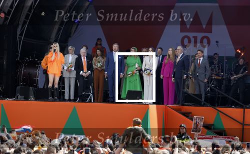 Rotterdam 27 april 2023
Koningsdag 2023 in Rotterdam met aanwezig Koning Willem Alexander, KoninginMaxima ,Prinses Amalia, Prinses Ariane ,Prins Constantijn ,Prinses Laurentien ,Prins Maurits ,Prinses Marilene ,Prins Bernhard ,Prinses Annette ,Prins Floris ,Prinses Aimee ,Prins Pieter Christiaan, en Prinses Anita .
Burgemeester Aboutaleb is de gastheer. Optreden van Lee Towers Davina Michelle en Ronnie Flex.