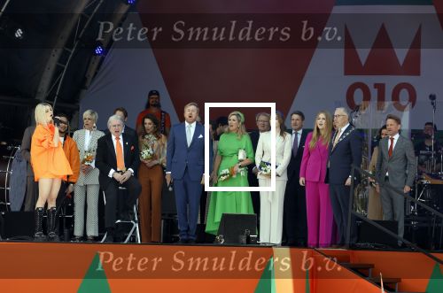 Rotterdam 27 april 2023
Koningsdag 2023 in Rotterdam met aanwezig Koning Willem Alexander, KoninginMaxima ,Prinses Amalia, Prinses Ariane ,Prins Constantijn ,Prinses Laurentien ,Prins Maurits ,Prinses Marilene ,Prins Bernhard ,Prinses Annette ,Prins Floris ,Prinses Aimee ,Prins Pieter Christiaan, en Prinses Anita .
Burgemeester Aboutaleb is de gastheer. Optreden van Lee Towers Davina Michelle en Ronnie Flex.