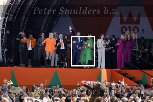 Rotterdam 27 april 2023
Koningsdag 2023 in Rotterdam met aanwezig Koning Willem Alexander, KoninginMaxima ,Prinses Amalia, Prinses Ariane ,Prins Constantijn ,Prinses Laurentien ,Prins Maurits ,Prinses Marilene ,Prins Bernhard ,Prinses Annette ,Prins Floris ,Prinses Aimee ,Prins Pieter Christiaan, en Prinses Anita .
Burgemeester Aboutaleb is de gastheer. Lee Towers Davina Michelle en Ronnie Flex treden op.