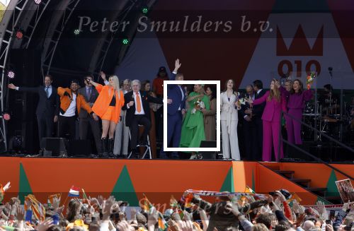 Rotterdam 27 april 2023
Koningsdag 2023 in Rotterdam met aanwezig Koning Willem Alexander, KoninginMaxima ,Prinses Amalia, Prinses Ariane ,Prins Constantijn ,Prinses Laurentien ,Prins Maurits ,Prinses Marilene ,Prins Bernhard ,Prinses Annette ,Prins Floris ,Prinses Aimee ,Prins Pieter Christiaan, en Prinses Anita .
Burgemeester Aboutaleb is de gastheer. Lee Towers Davina Michelle en Ronnie Flex treden op.