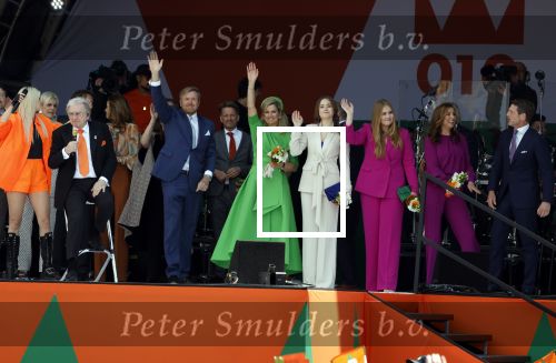 Rotterdam 27 april 2023
Koningsdag 2023 in Rotterdam met aanwezig Koning Willem Alexander, KoninginMaxima ,Prinses Amalia, Prinses Ariane ,Prins Constantijn ,Prinses Laurentien ,Prins Maurits ,Prinses Marilene ,Prins Bernhard ,Prinses Annette ,Prins Floris ,Prinses Aimee ,Prins Pieter Christiaan, en Prinses Anita .
Burgemeester Aboutaleb is de gastheer. Lee Towers Davina Michelle en Ronnie Flex treden op.