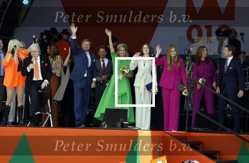 Rotterdam 27 april 2023
Koningsdag 2023 in Rotterdam met aanwezig Koning Willem Alexander, KoninginMaxima ,Prinses Amalia, Prinses Ariane ,Prins Constantijn ,Prinses Laurentien ,Prins Maurits ,Prinses Marilene ,Prins Bernhard ,Prinses Annette ,Prins Floris ,Prinses Aimee ,Prins Pieter Christiaan, en Prinses Anita .
Burgemeester Aboutaleb is de gastheer. Lee Towers Davina Michelle en Ronnie Flex treden op.