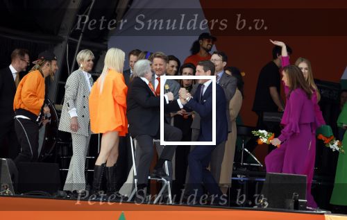 Rotterdam 27 april 2023
Koningsdag 2023 in Rotterdam met aanwezig Koning Willem Alexander, KoninginMaxima ,Prinses Amalia, Prinses Ariane ,Prins Constantijn ,Prinses Laurentien ,Prins Maurits ,Prinses Marilene ,Prins Bernhard ,Prinses Annette ,Prins Floris ,Prinses Aimee ,Prins Pieter Christiaan, en Prinses Anita .
Burgemeester Aboutaleb is de gastheer. Lee Towers Davina Michelle en Ronnie Flex treden op.