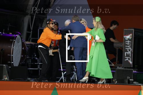 Rotterdam 27 april 2023
Koningsdag 2023 in Rotterdam met aanwezig Koning Willem Alexander, KoninginMaxima ,Prinses Amalia, Prinses Ariane ,Prins Constantijn ,Prinses Laurentien ,Prins Maurits ,Prinses Marilene ,Prins Bernhard ,Prinses Annette ,Prins Floris ,Prinses Aimee ,Prins Pieter Christiaan, en Prinses Anita .
Burgemeester Aboutaleb is de gastheer. Optreden van Lee Towers Davina Michelle en Ronnie Flex.