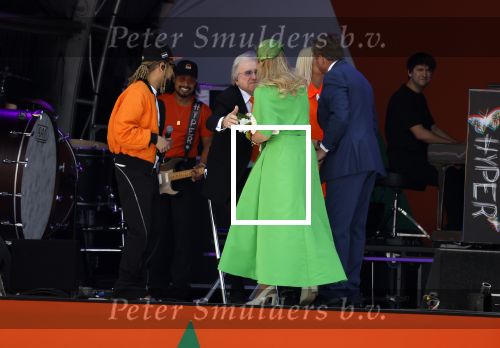Rotterdam 27 april 2023
Koningsdag 2023 in Rotterdam met aanwezig Koning Willem Alexander, KoninginMaxima ,Prinses Amalia, Prinses Ariane ,Prins Constantijn ,Prinses Laurentien ,Prins Maurits ,Prinses Marilene ,Prins Bernhard ,Prinses Annette ,Prins Floris ,Prinses Aimee ,Prins Pieter Christiaan, en Prinses Anita .
Burgemeester Aboutaleb is de gastheer. Optreden van Lee Towers Davina Michelle en Ronnie Flex.