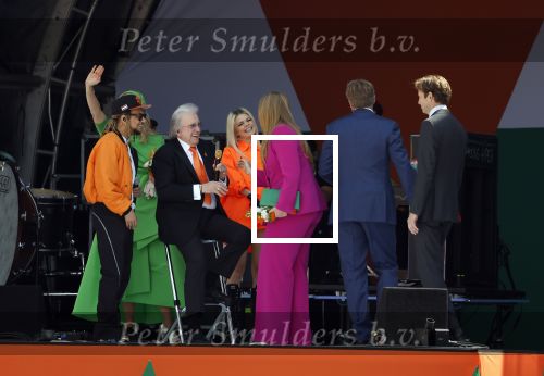 Rotterdam 27 april 2023
Koningsdag 2023 in Rotterdam met aanwezig Koning Willem Alexander, KoninginMaxima ,Prinses Amalia, Prinses Ariane ,Prins Constantijn ,Prinses Laurentien ,Prins Maurits ,Prinses Marilene ,Prins Bernhard ,Prinses Annette ,Prins Floris ,Prinses Aimee ,Prins Pieter Christiaan, en Prinses Anita .
Burgemeester Aboutaleb is de gastheer. Optreden van Lee Towers Davina Michelle en Ronnie Flex.