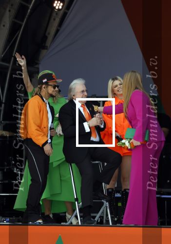 Rotterdam 27 april 2023
Koningsdag 2023 in Rotterdam met aanwezig Koning Willem Alexander, KoninginMaxima ,Prinses Amalia, Prinses Ariane ,Prins Constantijn ,Prinses Laurentien ,Prins Maurits ,Prinses Marilene ,Prins Bernhard ,Prinses Annette ,Prins Floris ,Prinses Aimee ,Prins Pieter Christiaan, en Prinses Anita .
Burgemeester Aboutaleb is de gastheer. Optreden van Lee Towers Davina Michelle en Ronnie Flex.