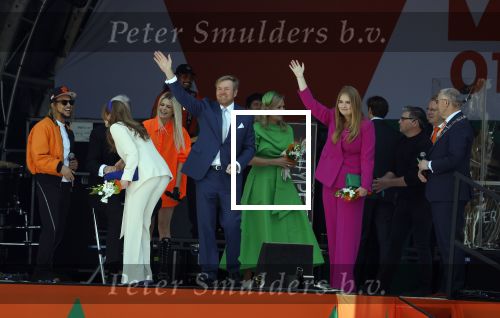 Rotterdam 27 april 2023
Koningsdag 2023 in Rotterdam met aanwezig Koning Willem Alexander, KoninginMaxima ,Prinses Amalia, Prinses Ariane ,Prins Constantijn ,Prinses Laurentien ,Prins Maurits ,Prinses Marilene ,Prins Bernhard ,Prinses Annette ,Prins Floris ,Prinses Aimee ,Prins Pieter Christiaan, en Prinses Anita .
Burgemeester Aboutaleb is de gastheer. Optreden van Lee Towers Davina Michelle en Ronnie Flex.