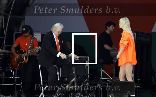 Rotterdam 27 april 2023
Koningsdag 2023 in Rotterdam met aanwezig Koning Willem Alexander, KoninginMaxima ,Prinses Amalia, Prinses Ariane ,Prins Constantijn ,Prinses Laurentien ,Prins Maurits ,Prinses Marilene ,Prins Bernhard ,Prinses Annette ,Prins Floris ,Prinses Aimee ,Prins Pieter Christiaan, en Prinses Anita .
Burgemeester Aboutaleb is de gastheer. Lee Towers Davina Michelle en Ronnie Flex treden op.