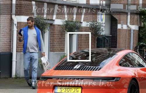 Amsterdam 12 mei 2023
Manuel Broekman fotografeert een porsche 911.
