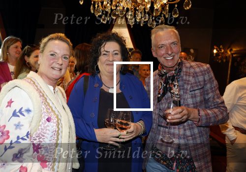 Noordwijk 17 mei 2023
Opening pension Code Rose van Martien Meiland en Erica Meiland . Ook Montana Maxime en Leroy Molkenboer zijn aanwezig Dochter Claire doet de openingshandeling.
Martien Meiland Erica Meiland  en Caroline v d Plas