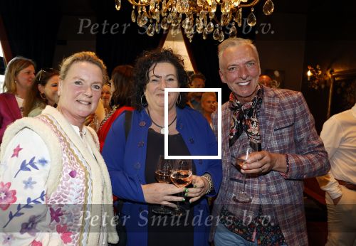 Noordwijk 17 mei 2023
Opening pension Code Rose van Martien Meiland en Erica Meiland . Ook Montana Maxime en Leroy Molkenboer zijn aanwezig Dochter Claire doet de openingshandeling.
Martien Meiland Erica Meiland  en Caroline v d Plas