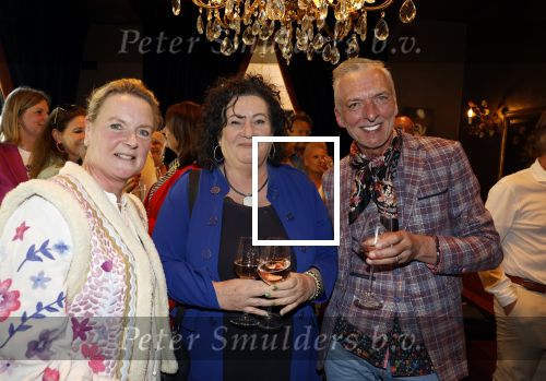 Noordwijk 17 mei 2023
Opening pension Code Rose van Martien Meiland en Erica Meiland . Ook Montana Maxime en Leroy Molkenboer zijn aanwezig Dochter Claire doet de openingshandeling.
Martien Meiland Erica Meiland  en Caroline v d Plas