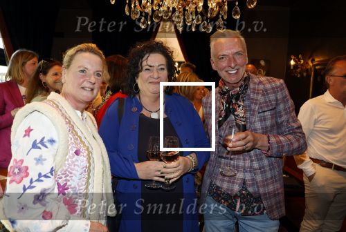 Noordwijk 17 mei 2023
Opening pension Code Rose van Martien Meiland en Erica Meiland . Ook Montana Maxime en Leroy Molkenboer zijn aanwezig Dochter Claire doet de openingshandeling.
Martien Meiland Erica Meiland  en Caroline v d Plas