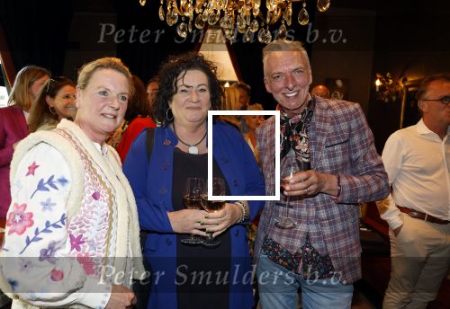 Noordwijk 17 mei 2023
Opening pension Code Rose van Martien Meiland en Erica Meiland . Ook Montana Maxime en Leroy Molkenboer zijn aanwezig Dochter Claire doet de openingshandeling.
Martien Meiland Erica Meiland  en Caroline v d Plas