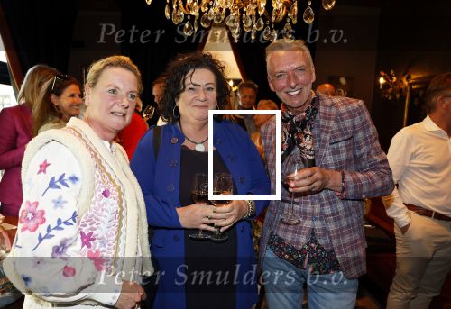 Noordwijk 17 mei 2023
Opening pension Code Rose van Martien Meiland en Erica Meiland . Ook Montana Maxime en Leroy Molkenboer zijn aanwezig Dochter Claire doet de openingshandeling.
Martien Meiland Erica Meiland  en Caroline v d Plas