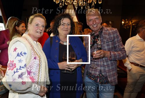 Noordwijk 17 mei 2023
Opening pension Code Rose van Martien Meiland en Erica Meiland . Ook Montana Maxime en Leroy Molkenboer zijn aanwezig Dochter Claire doet de openingshandeling.
Martien Meiland Erica Meiland  en Caroline v d Plas