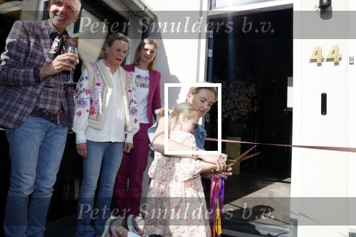 Noordwijk 17 mei 2023
Opening pension Code Rose van Martien Meiland en Erica Meiland . Ook Montana Maxime en Leroy Molkenboer zijn aanwezig Dochter Claire doet de openingshandeling.