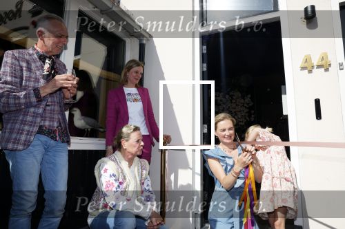 Noordwijk 17 mei 2023
Opening pension Code Rose van Martien Meiland en Erica Meiland . Ook Montana Maxime en Leroy Molkenboer zijn aanwezig Dochter Claire doet de openingshandeling.