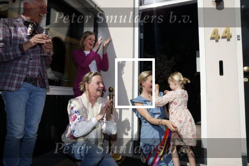 Noordwijk 17 mei 2023
Opening pension Code Rose van Martien Meiland en Erica Meiland . Ook Montana Maxime en Leroy Molkenboer zijn aanwezig Dochter Claire doet de openingshandeling.