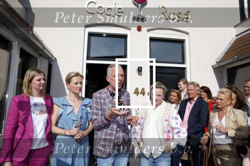 Noordwijk 17 mei 2023
Opening pension Code Rose van Martien Meiland en Erica Meiland . Ook Montana Maxime en Leroy Molkenboer zijn aanwezig Dochter Claire doet de openingshandeling.