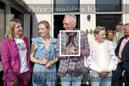 Noordwijk 17 mei 2023
Opening pension Code Rose van Martien Meiland en Erica Meiland . Ook Montana Maxime en Leroy Molkenboer zijn aanwezig Dochter Claire doet de openingshandeling.