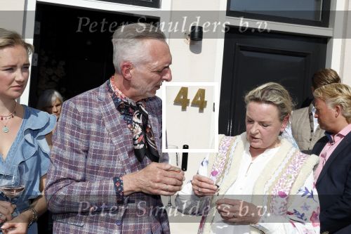 Noordwijk 17 mei 2023
Opening pension Code Rose van Martien Meiland en Erica Meiland . Ook Montana Maxime en Leroy Molkenboer zijn aanwezig Dochter Claire doet de openingshandeling.