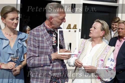 Noordwijk 17 mei 2023
Opening pension Code Rose van Martien Meiland en Erica Meiland . Ook Montana Maxime en Leroy Molkenboer zijn aanwezig Dochter Claire doet de openingshandeling.