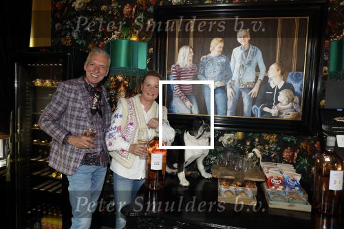 Noordwijk 17 mei 2023
Opening pension Code Rose van Martien Meiland en Erica Meiland . Ook Montana Maxime en Leroy Molkenboer zijn aanwezig Dochter Claire doet de openingshandeling.