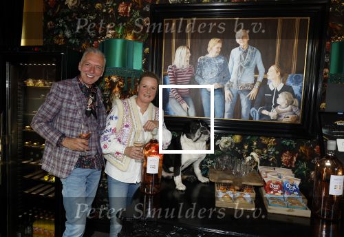 Noordwijk 17 mei 2023
Opening pension Code Rose van Martien Meiland en Erica Meiland . Ook Montana Maxime en Leroy Molkenboer zijn aanwezig Dochter Claire doet de openingshandeling.