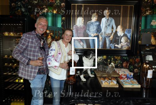 Noordwijk 17 mei 2023
Opening pension Code Rose van Martien Meiland en Erica Meiland . Ook Montana Maxime en Leroy Molkenboer zijn aanwezig Dochter Claire doet de openingshandeling.