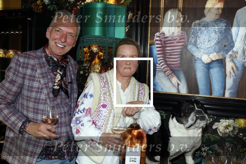 Noordwijk 17 mei 2023
Opening pension Code Rose van Martien Meiland en Erica Meiland . Ook Montana Maxime en Leroy Molkenboer zijn aanwezig Dochter Claire doet de openingshandeling.