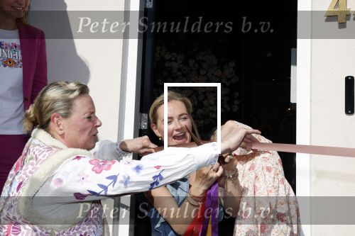 Noordwijk 17 mei 2023
Opening pension Code Rose van Martien Meiland en Erica Meiland . Ook Montana Maxime en Leroy Molkenboer zijn aanwezig Dochter Claire doet de openingshandeling.
Maxime Meiland en dochter Claire